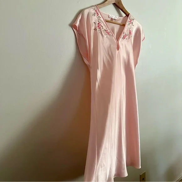MOVED➡️ @lookmostlikely | Vintage Oscar de la Renta Pink Label Satin Nightgown - Picture 8 of 10